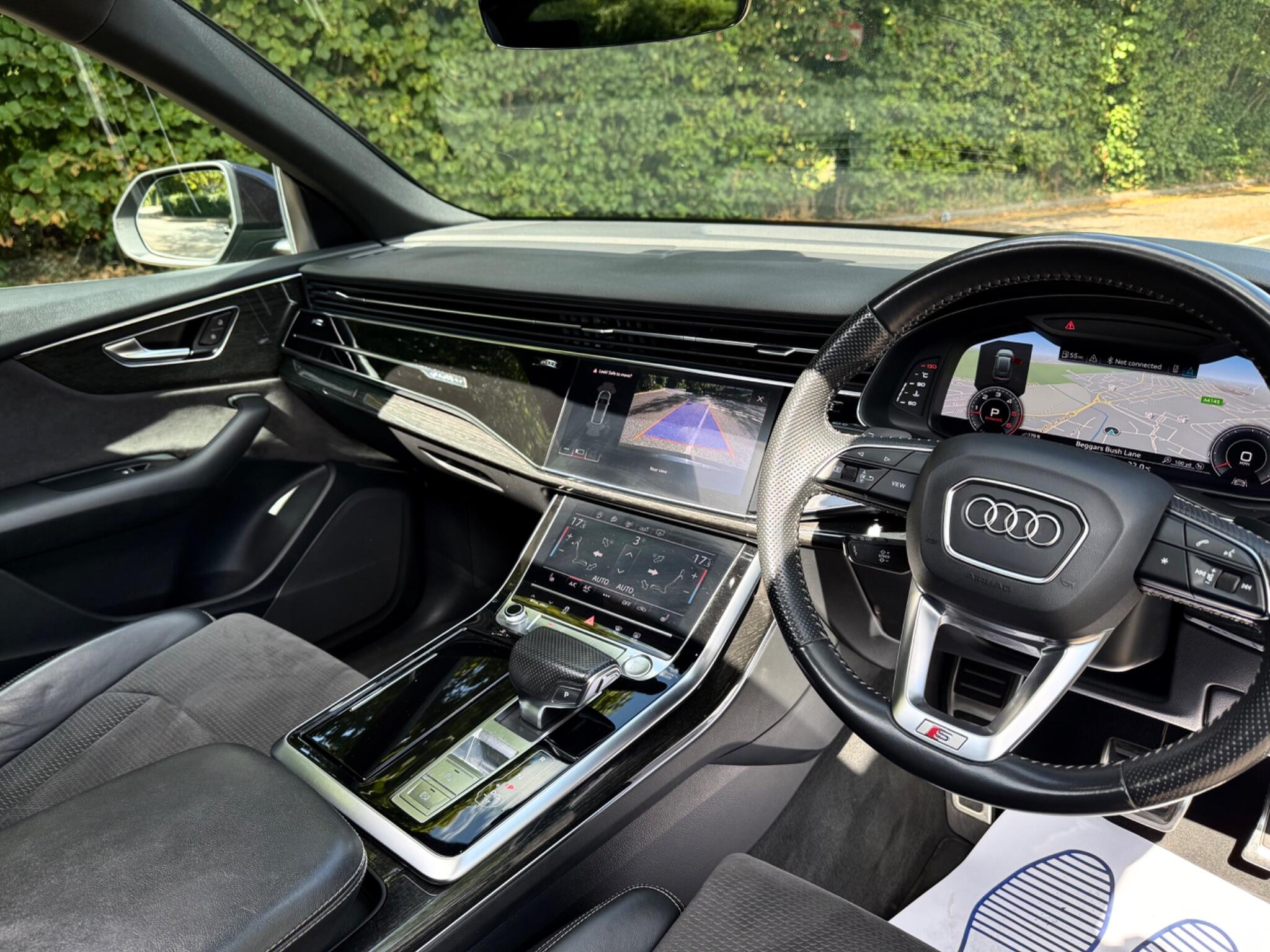 Audi Q8 view 4