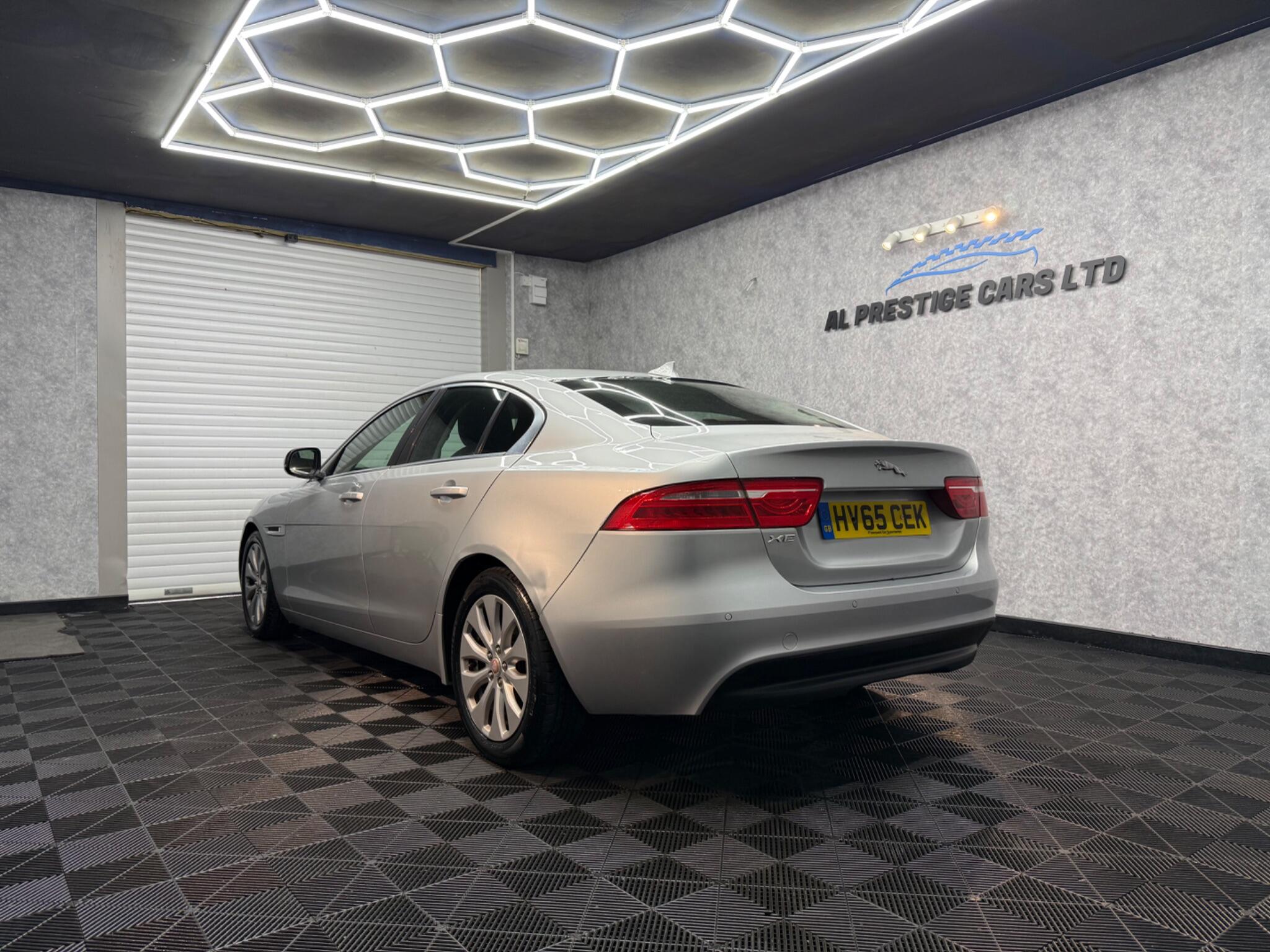Jaguar Xe view 7