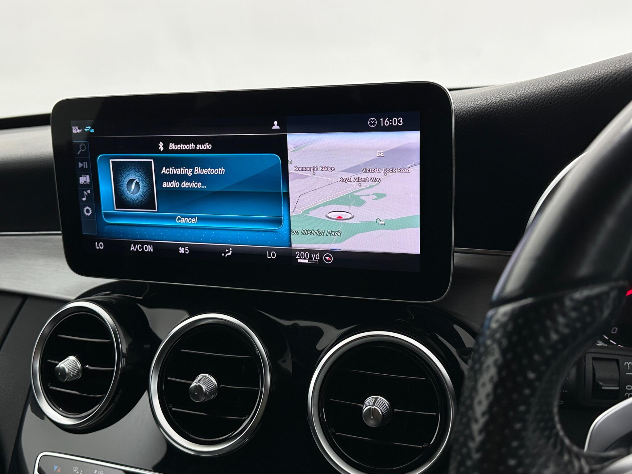 Mercedes-Benz C-Class view 27