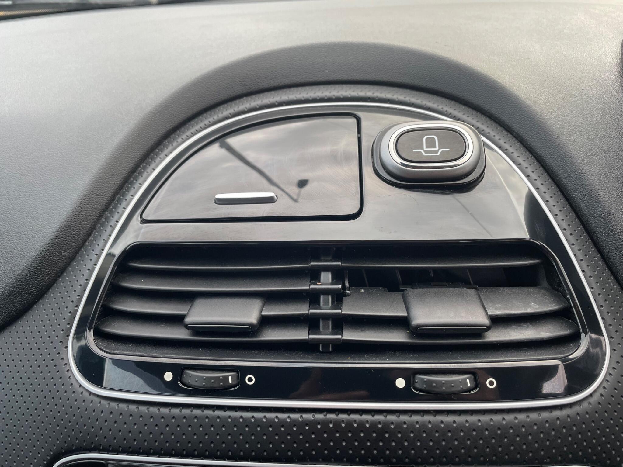 2011 Fiat Punto Evo image 32