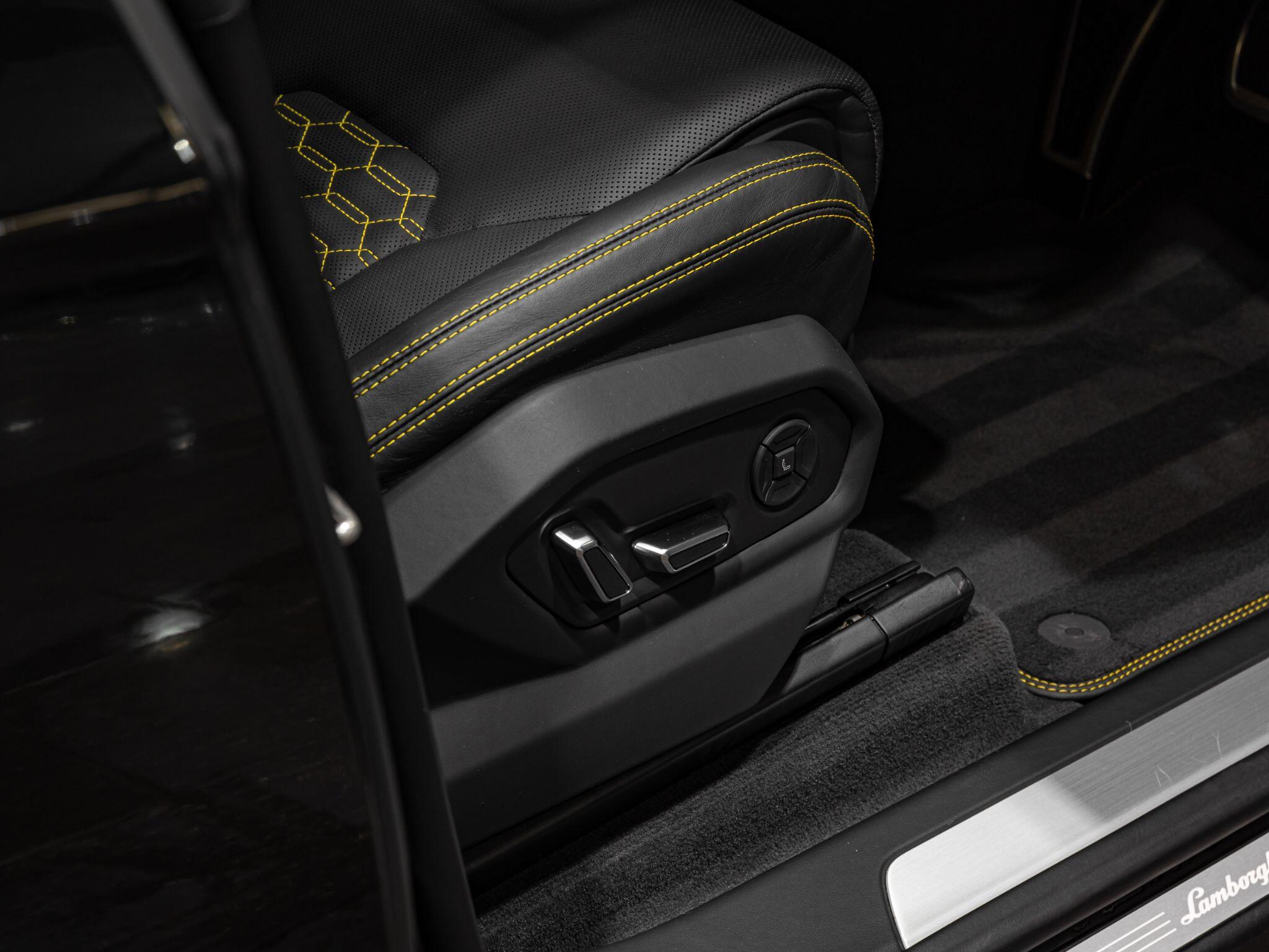 Lamborghini Urus view 27