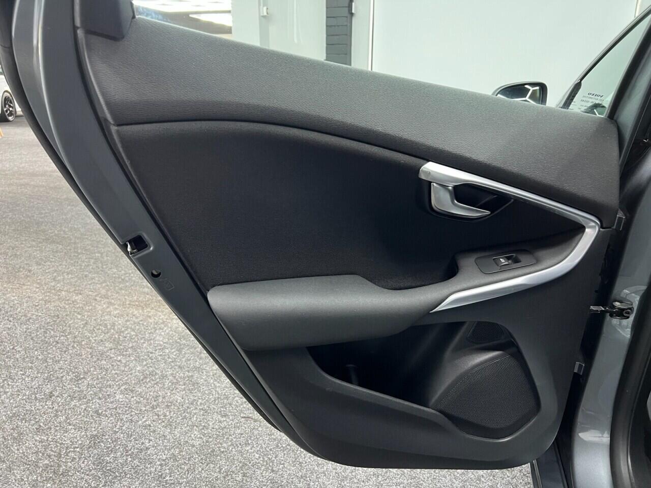 Volvo V40 view 43