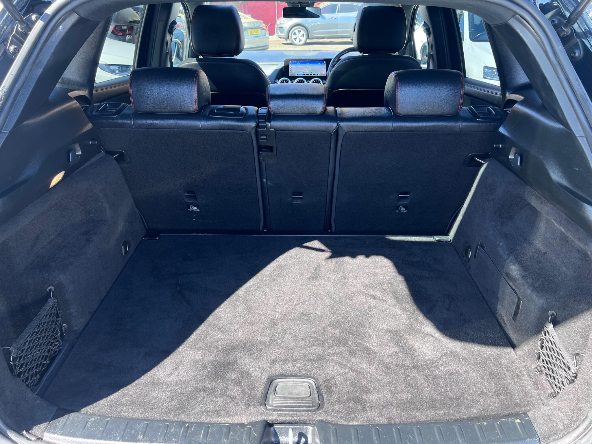 Mercedes-Benz Gla view 41