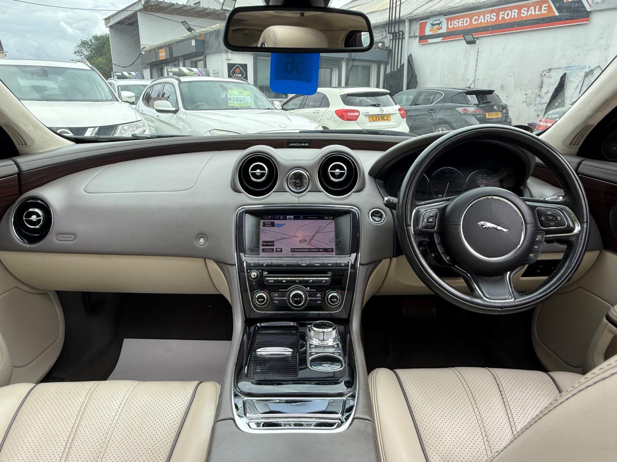 Jaguar XJ - Image 67