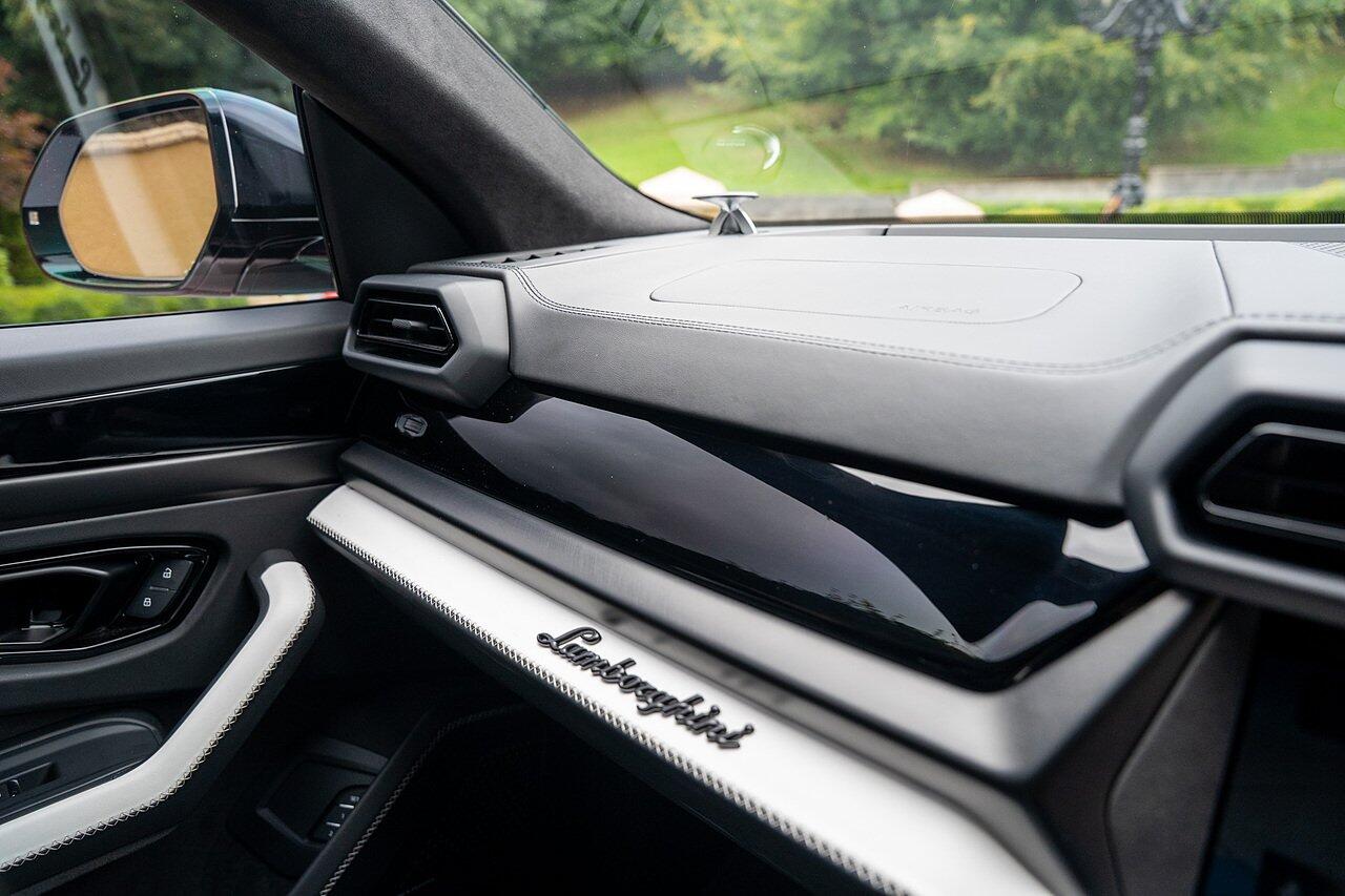 Lamborghini Urus view 57