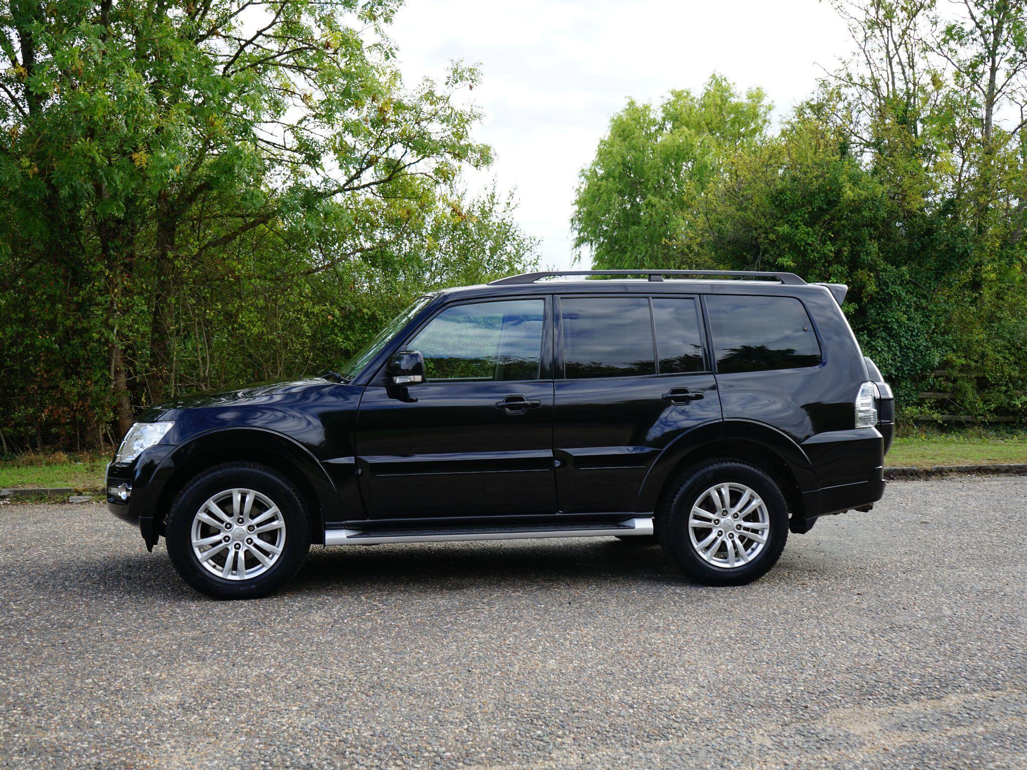 Mitsubishi Shogun view 2