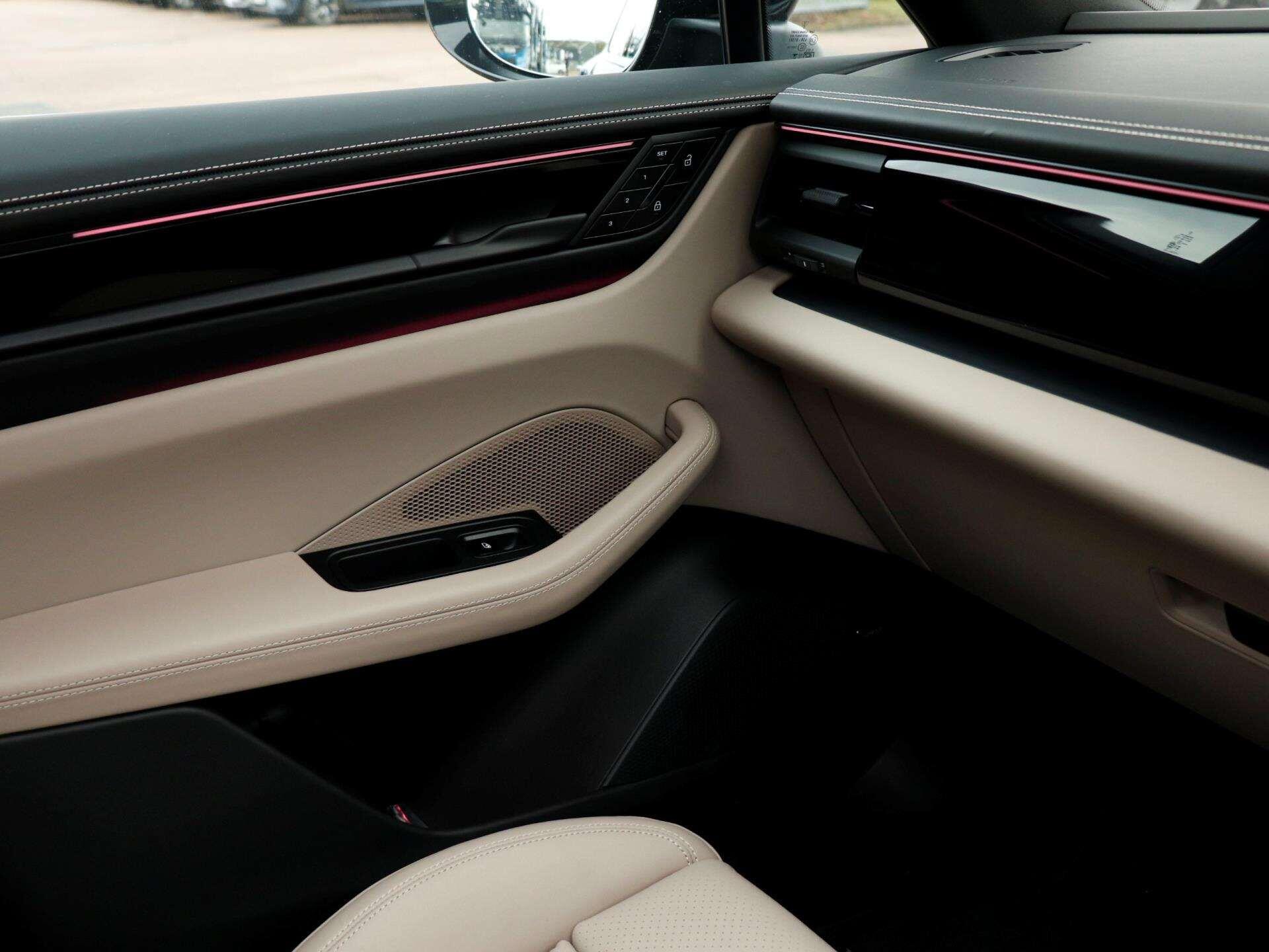 Porsche Macan view 29