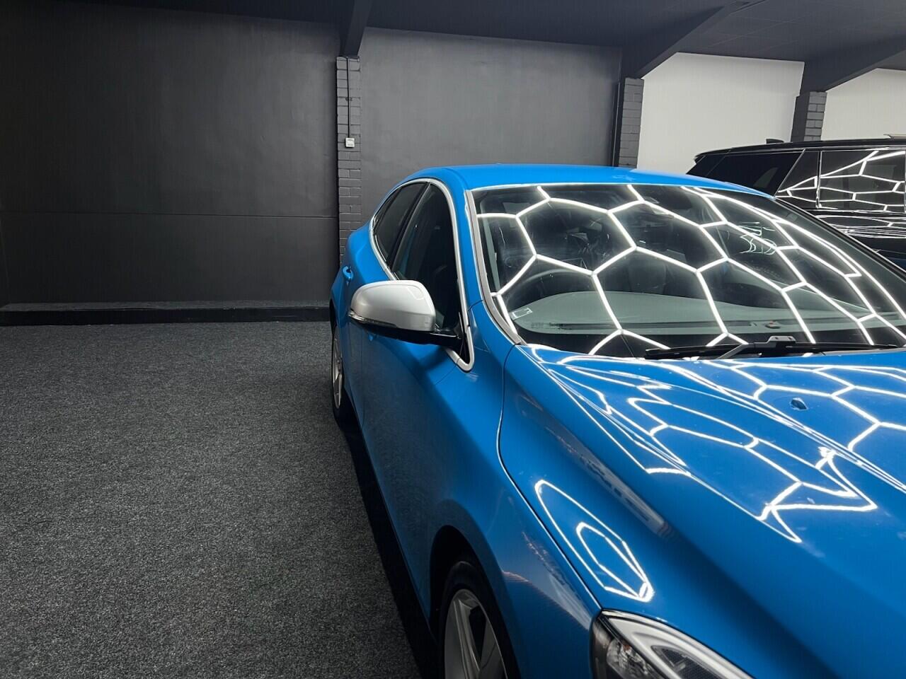 Volvo V40 view 17