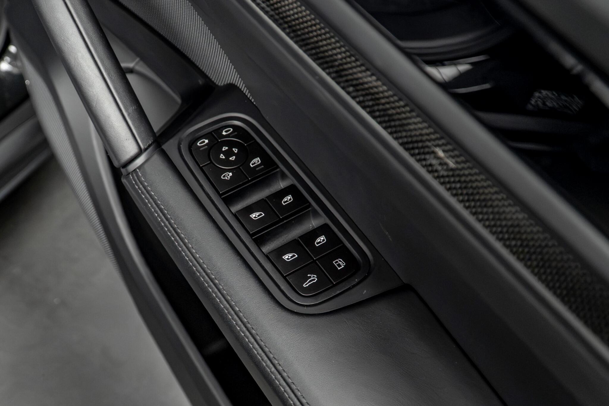 Porsche Cayenne view 29