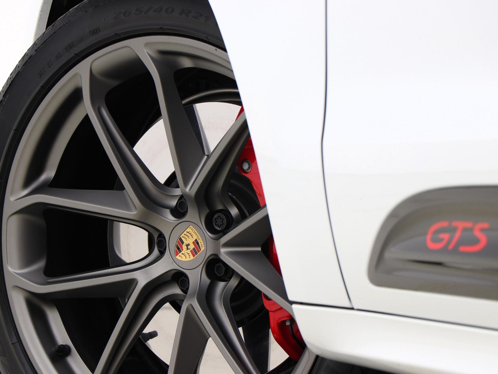 Porsche Macan view 29