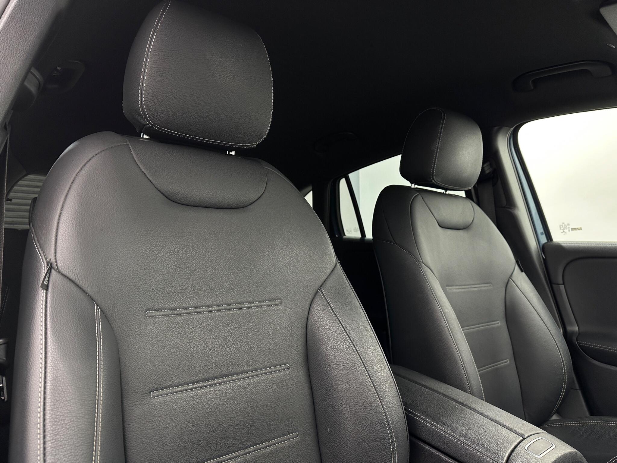 Mercedes-Benz Gla view 35