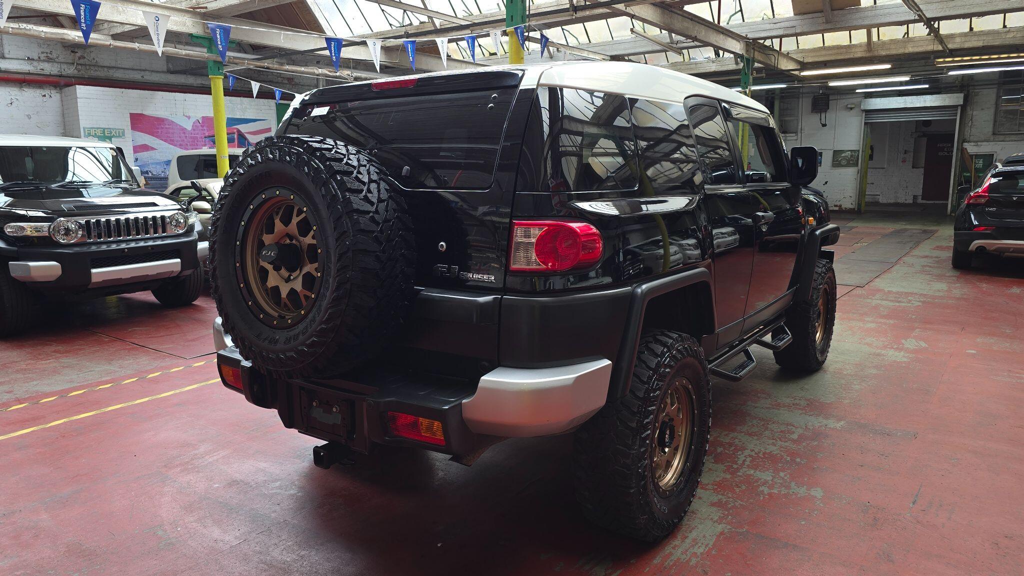 Toyota FJ Cruiser view 38
