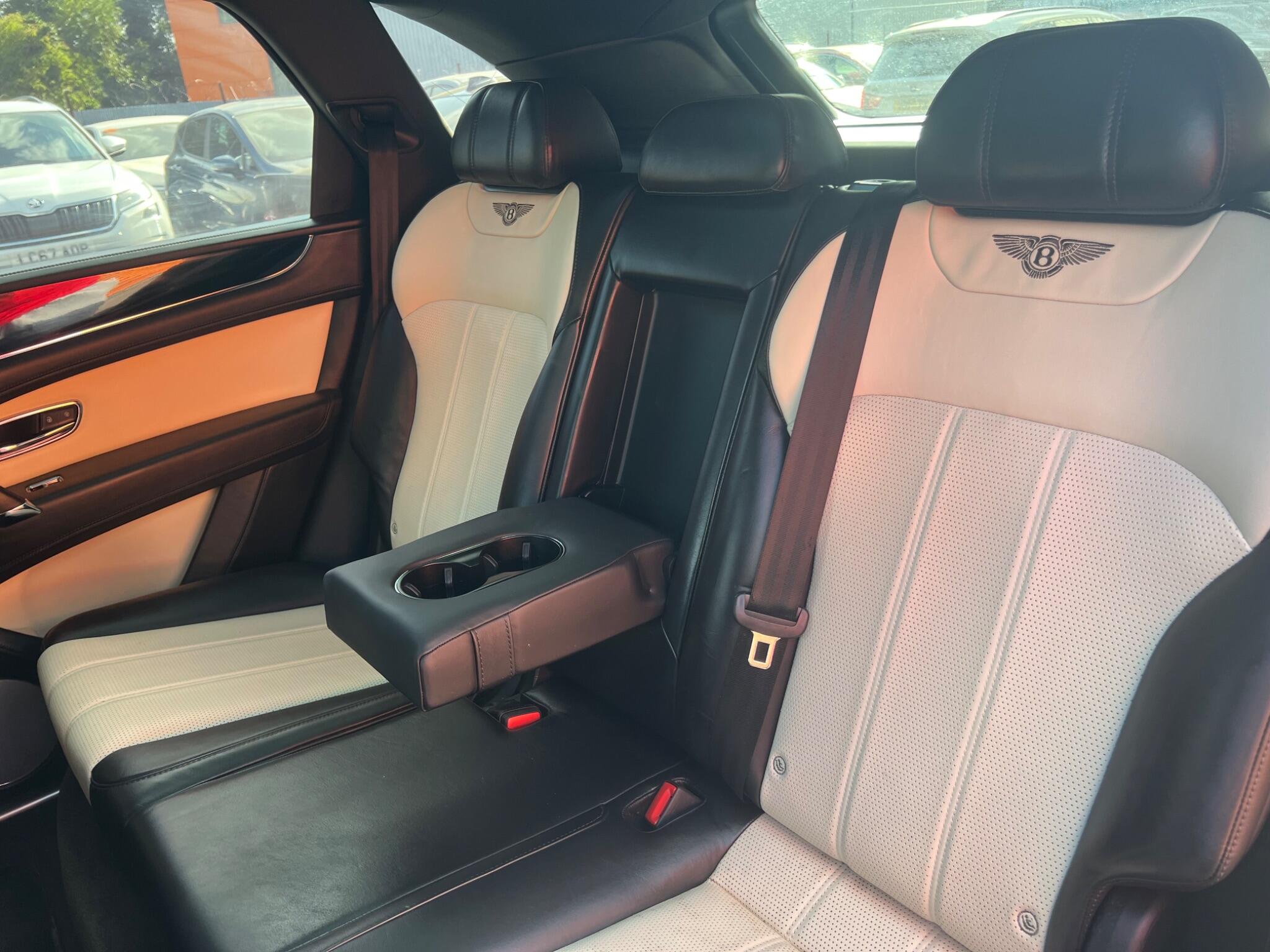 Bentley Bentayga view 37