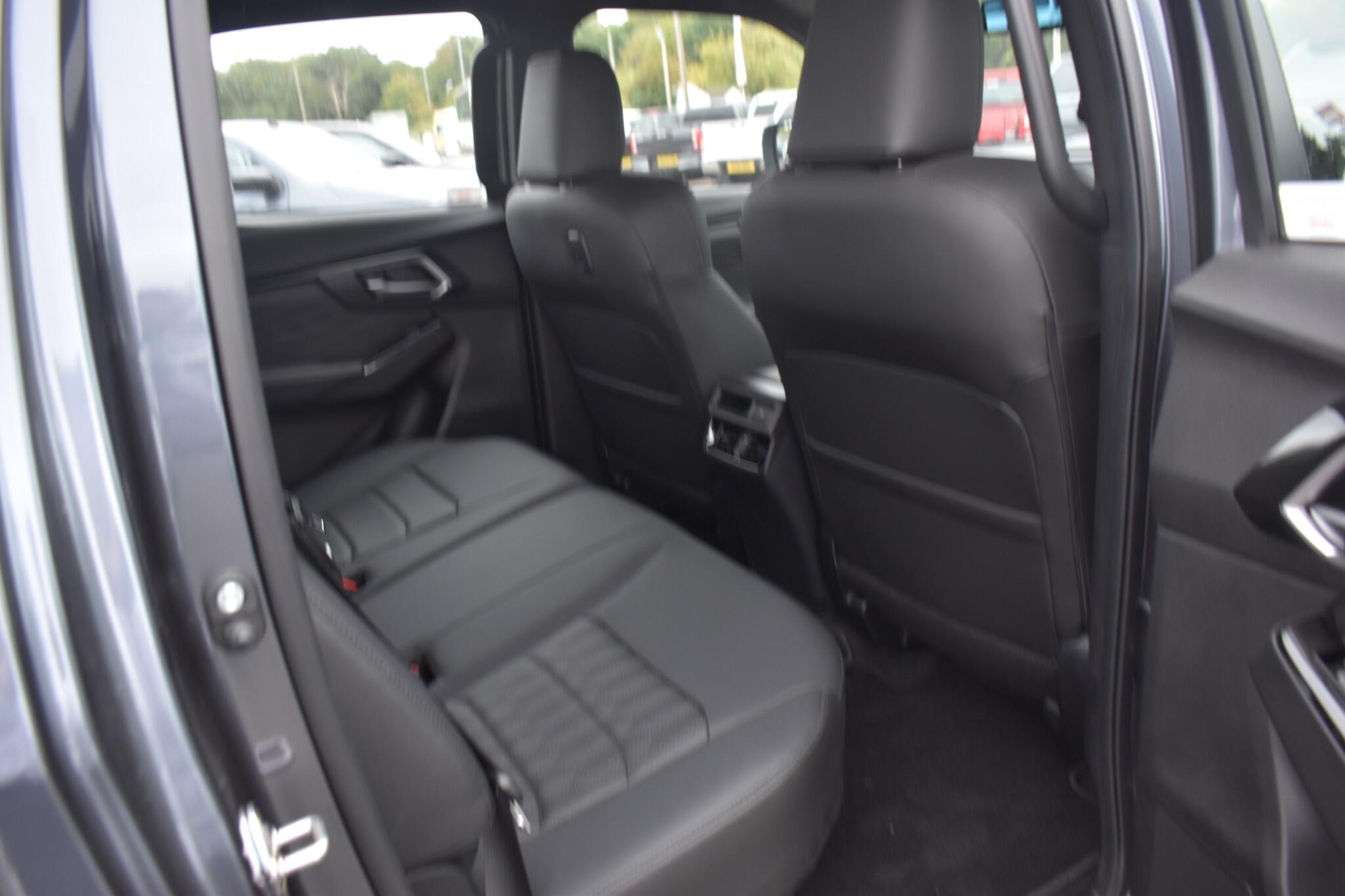 D-Max - 1.9 TD V-Cross Auto 4WD Euro 6 (s/s) 4dr - Image 14
