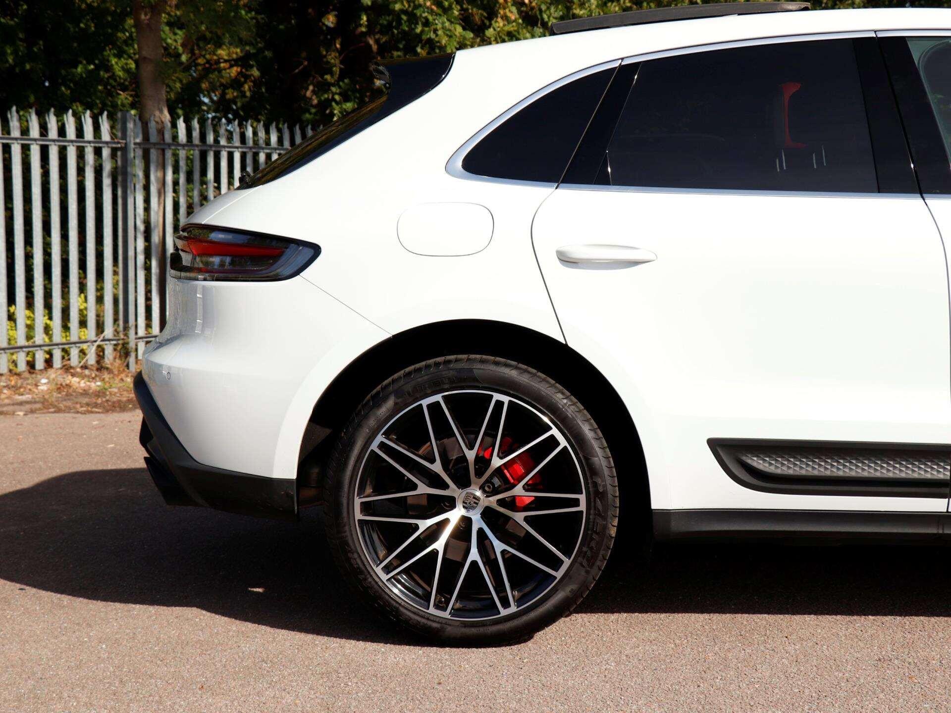 Porsche Macan view 31