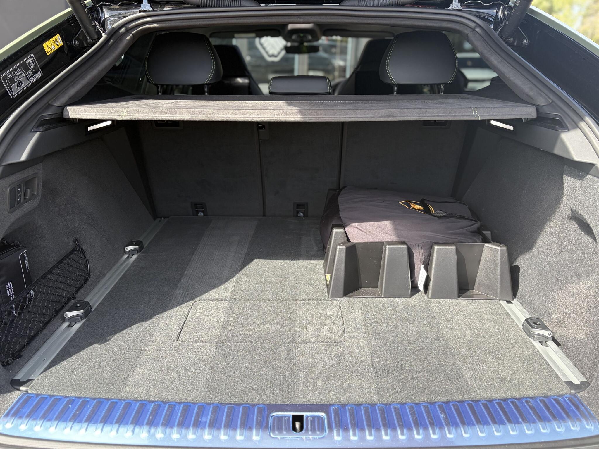 Lamborghini Urus view 48