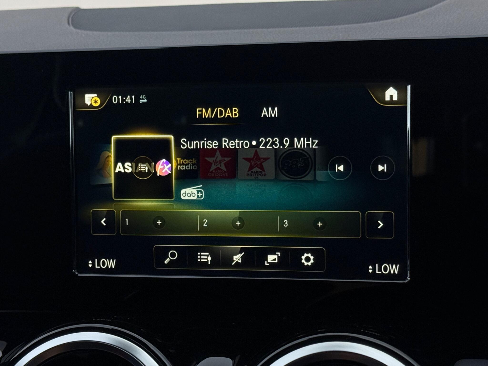 Mercedes-Benz Gla view 26