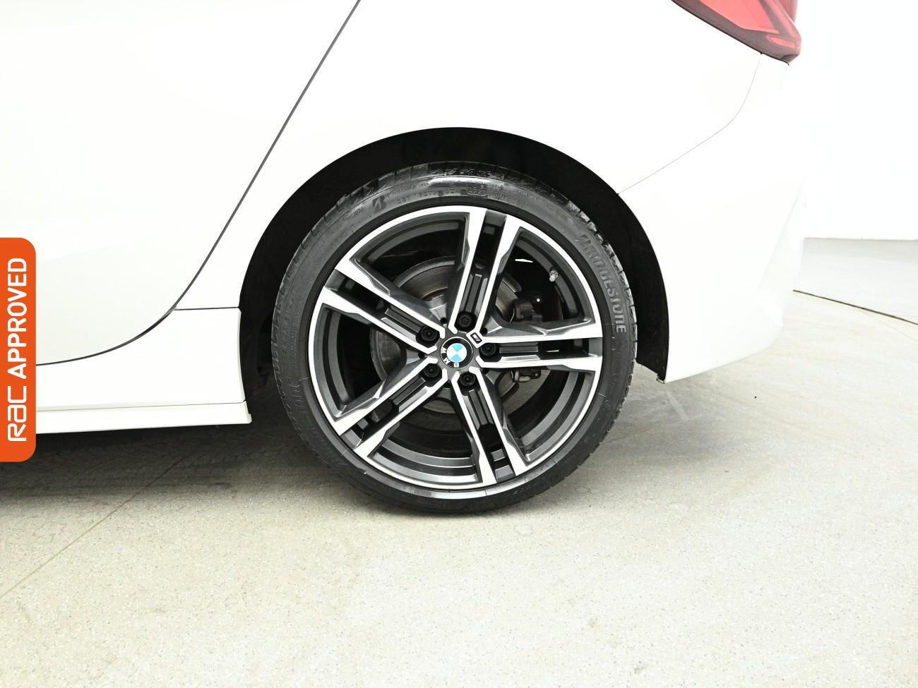 BMW 1 Series view 26