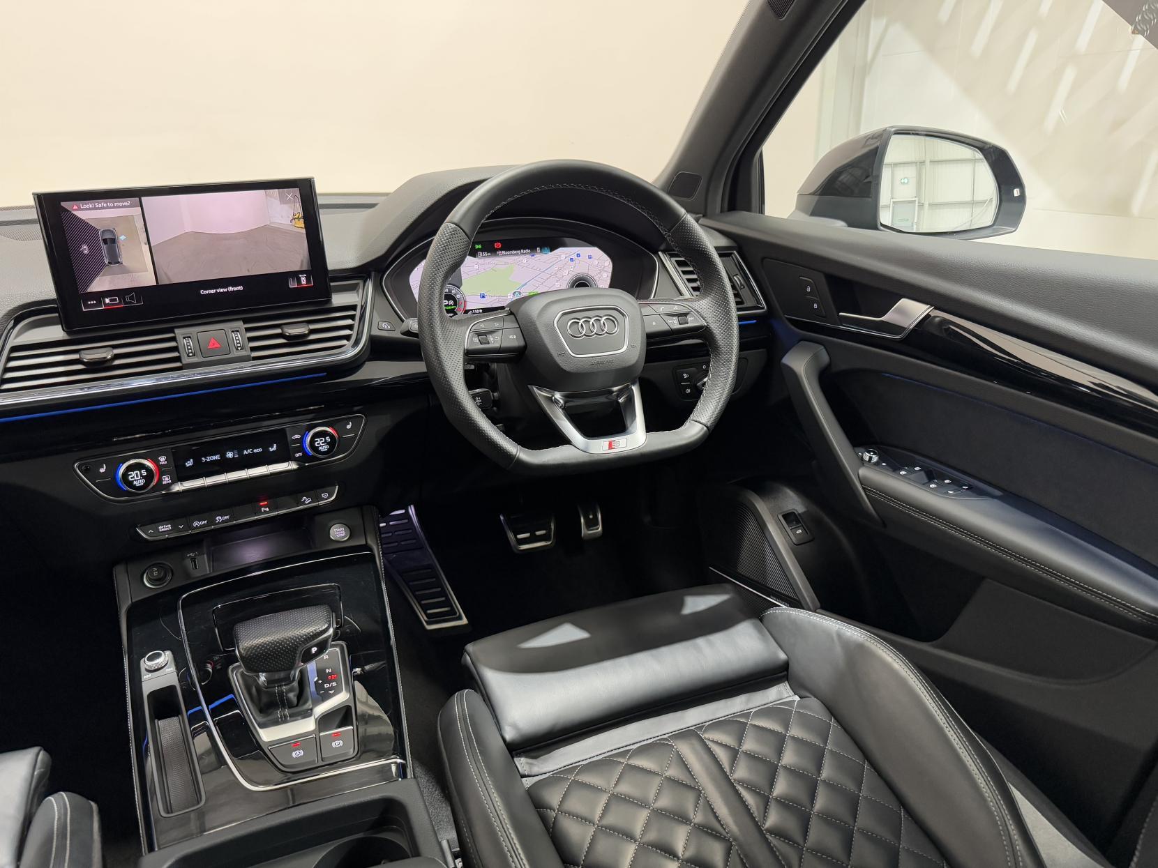 Audi Q5 view 18