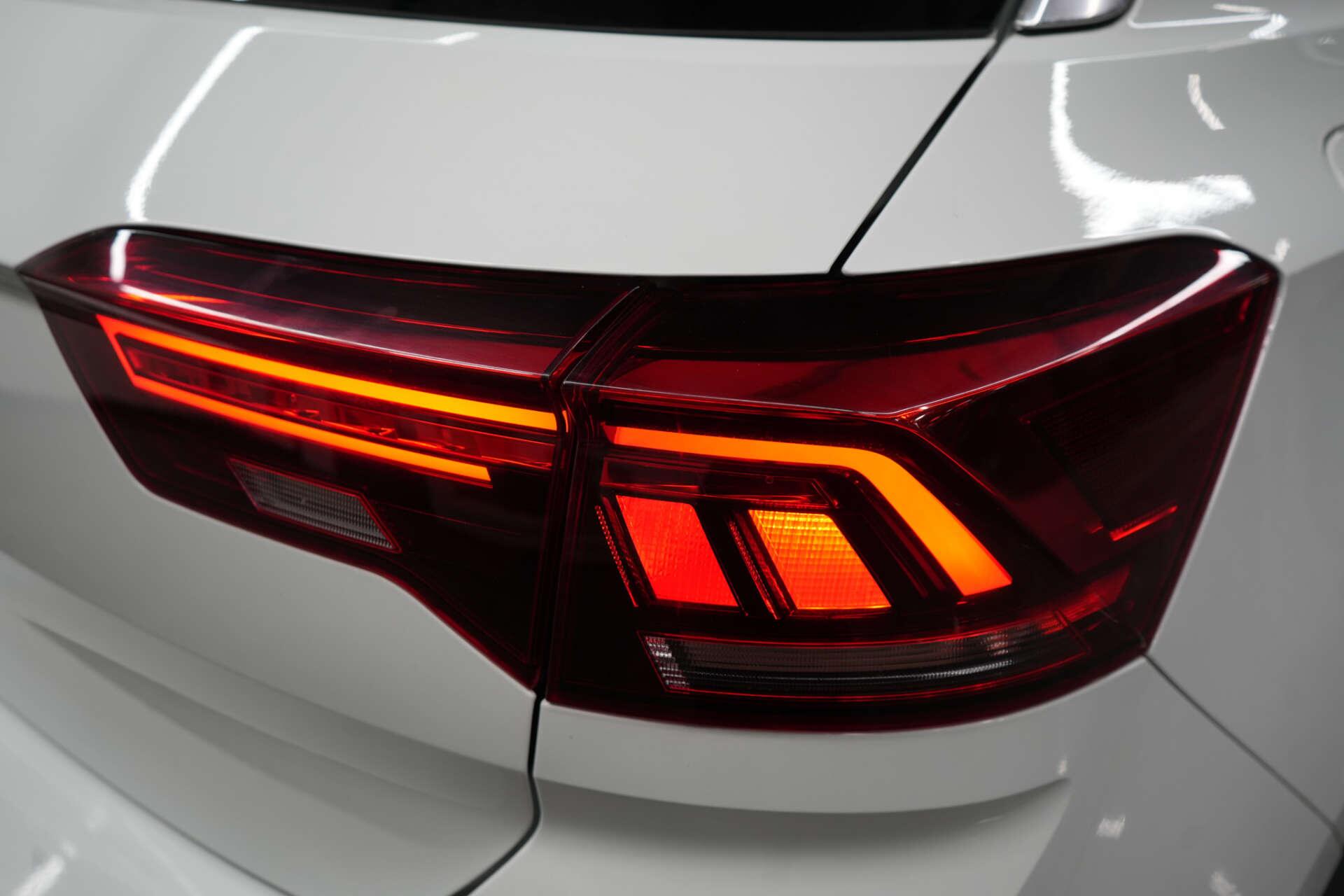 Volkswagen T-Roc view 42