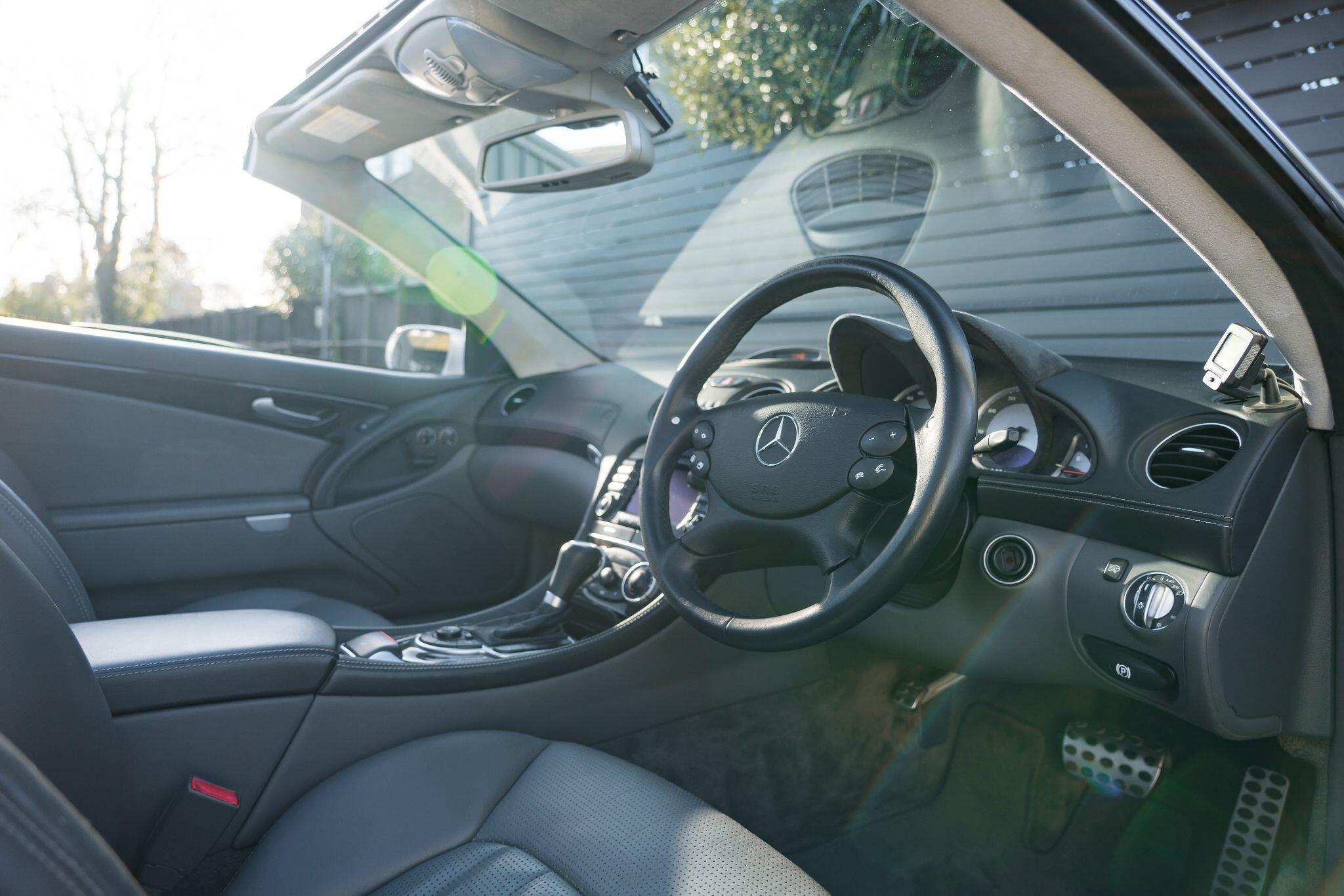 Mercedes-Benz SL view 39