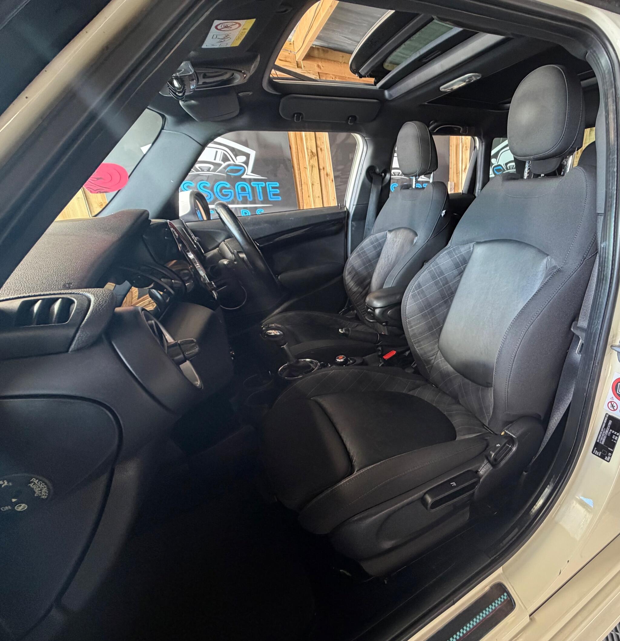 Mini Hatch view 29