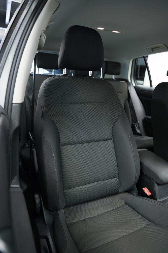 Volkswagen Golf view 19