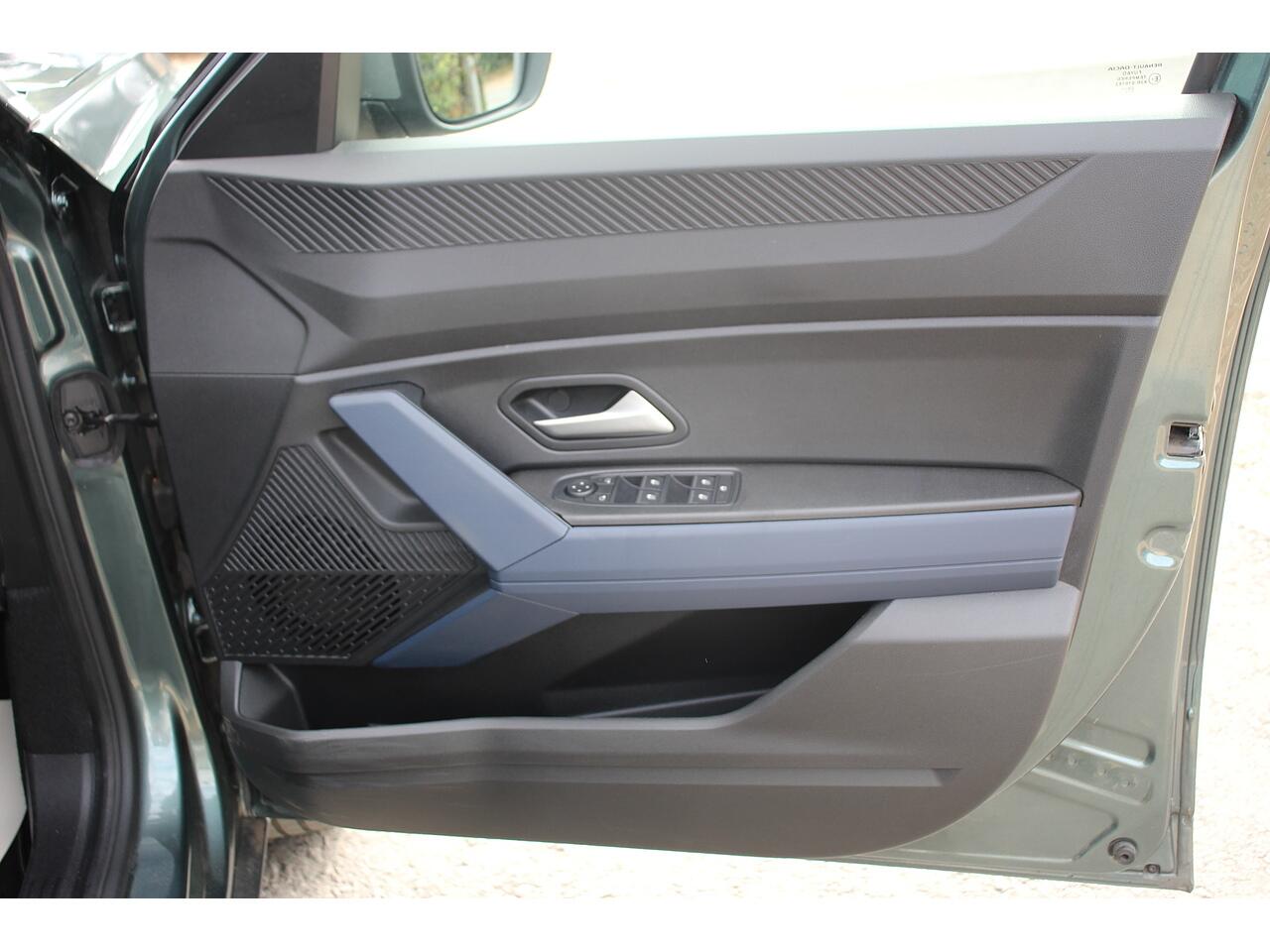 Dacia Duster view 31