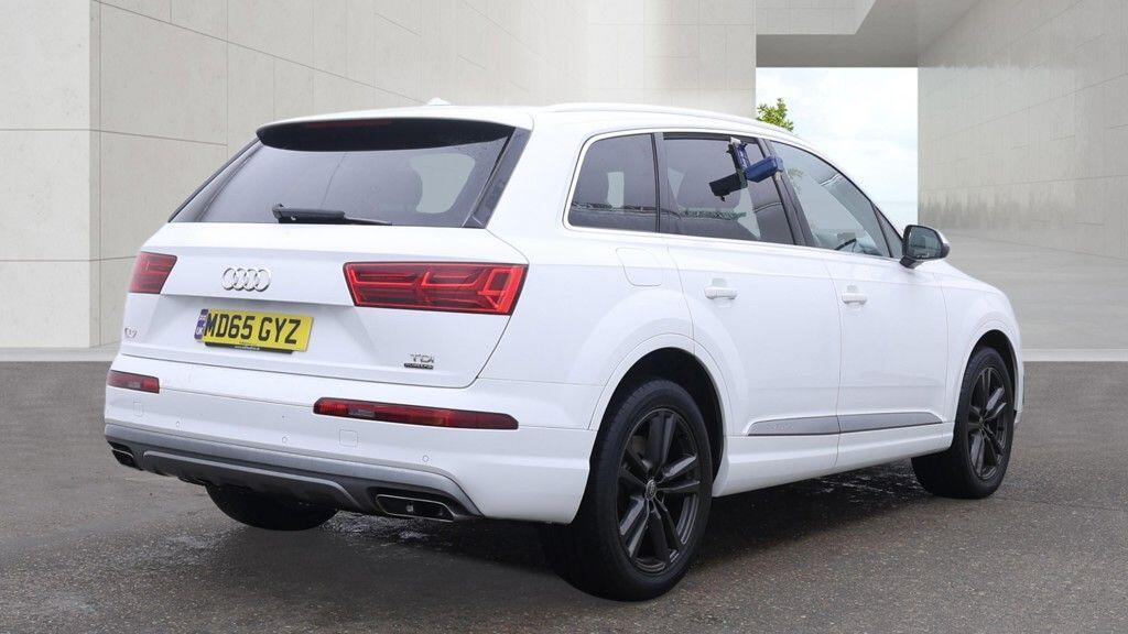 Audi Q7 view 6