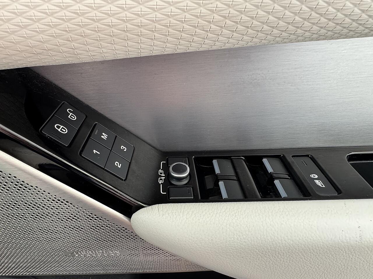 Land Rover Range Rover Velar view 27