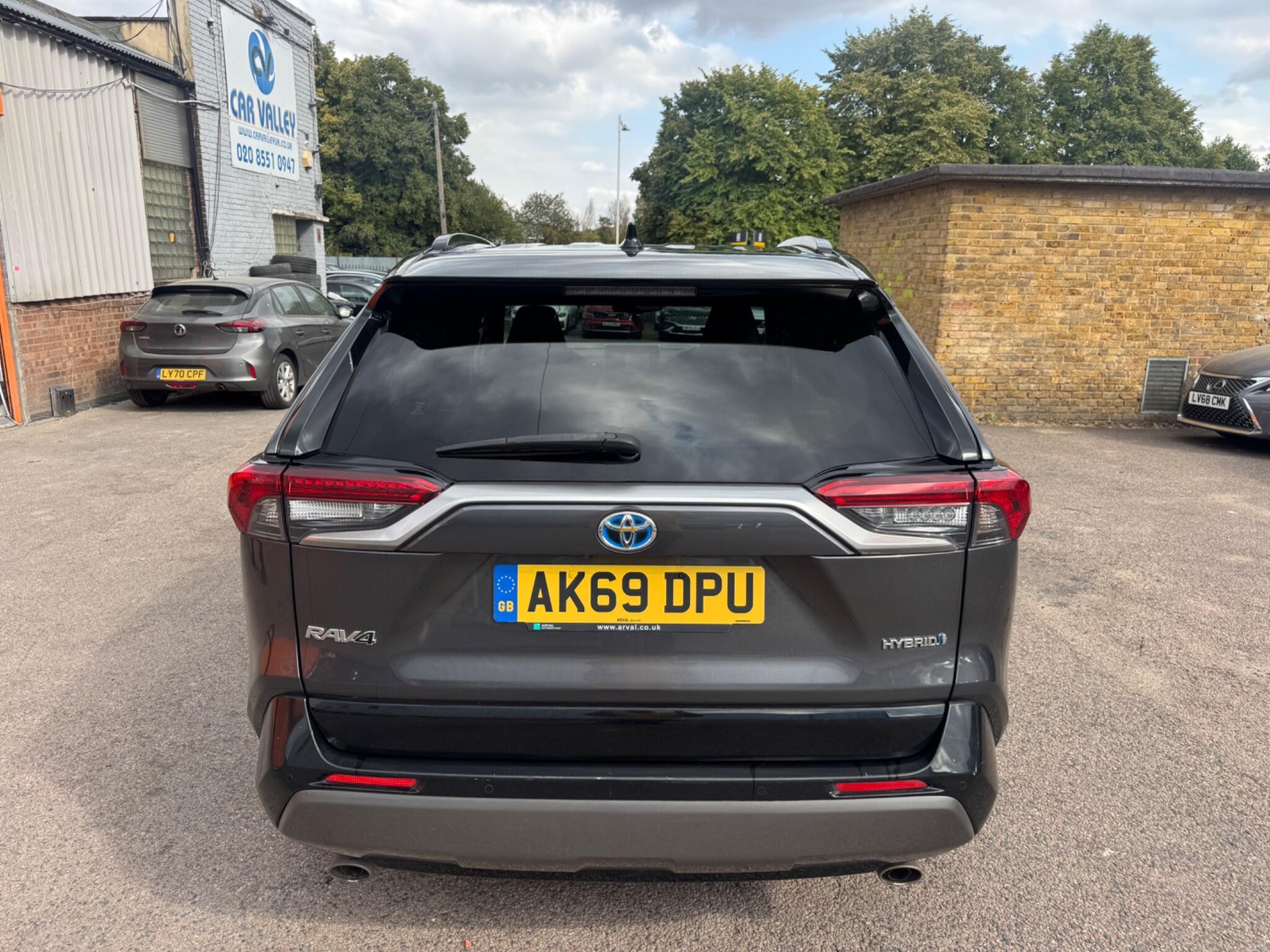 Toyota Rav4 view 6