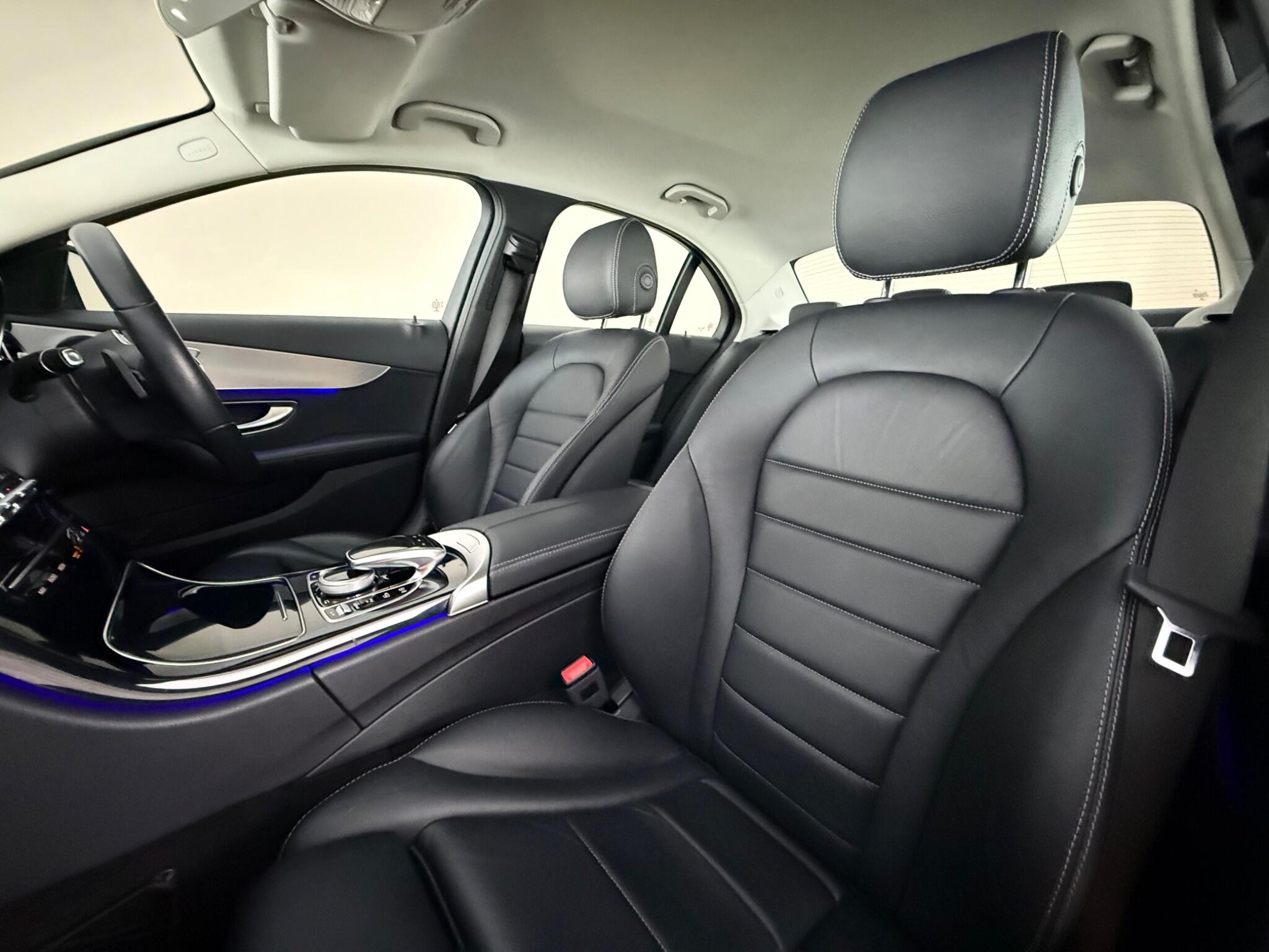 Mercedes-Benz C-Class view 32