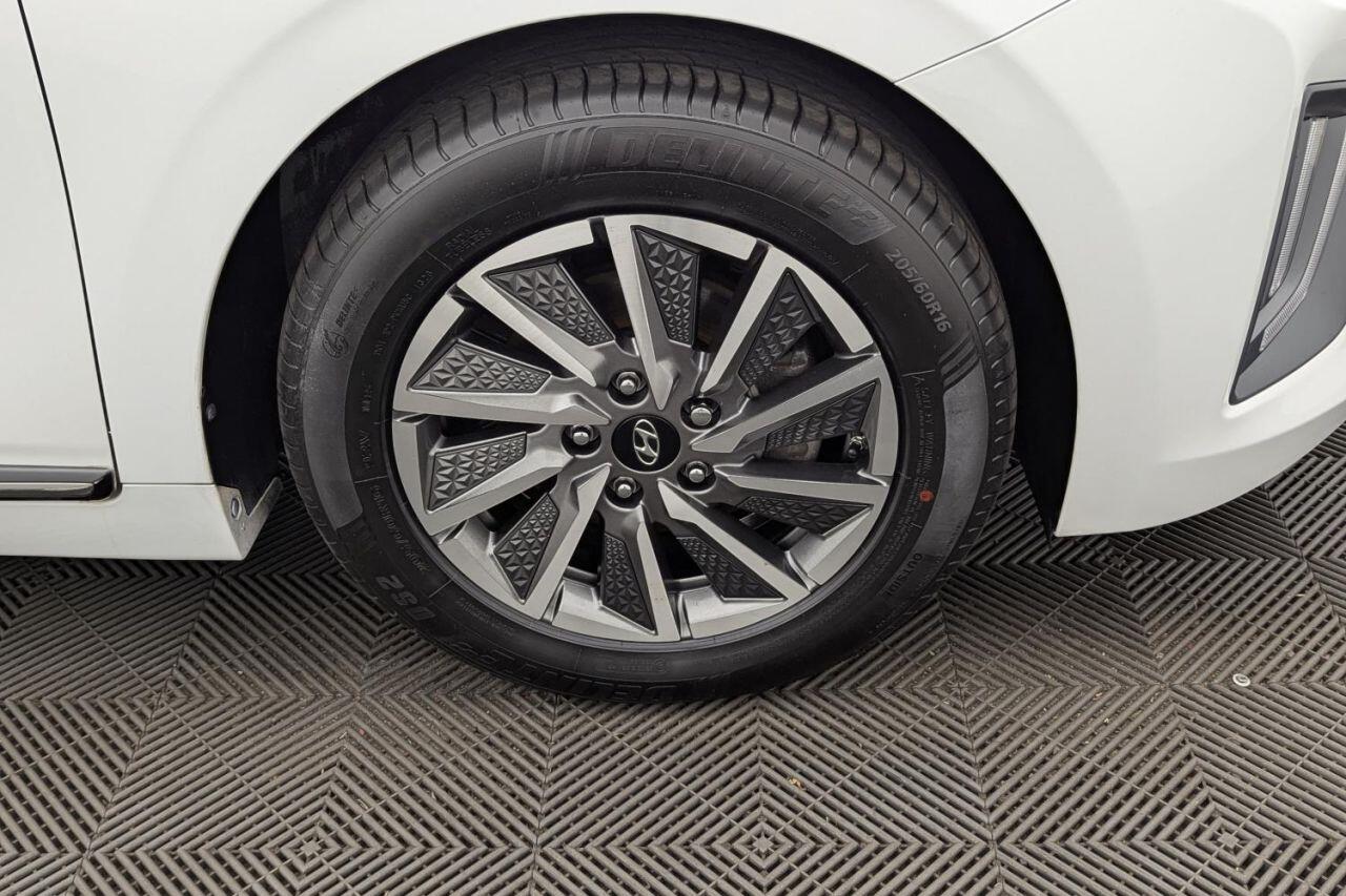 Hyundai Ioniq view 54