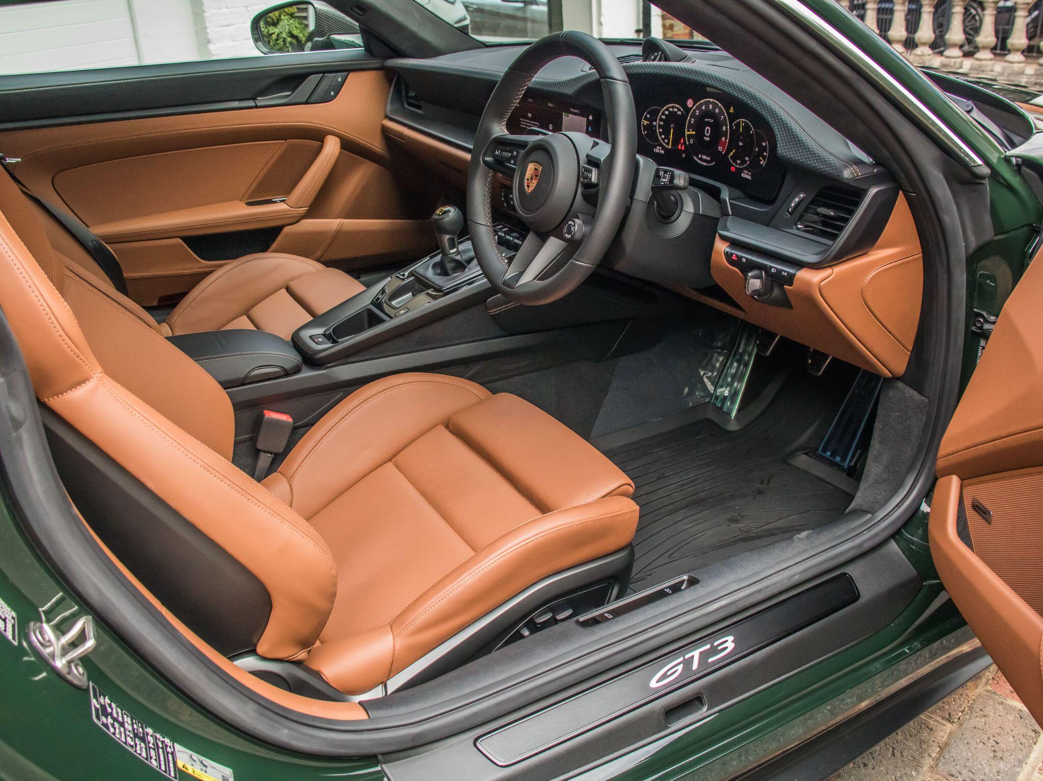 Porsche 911 view 3
