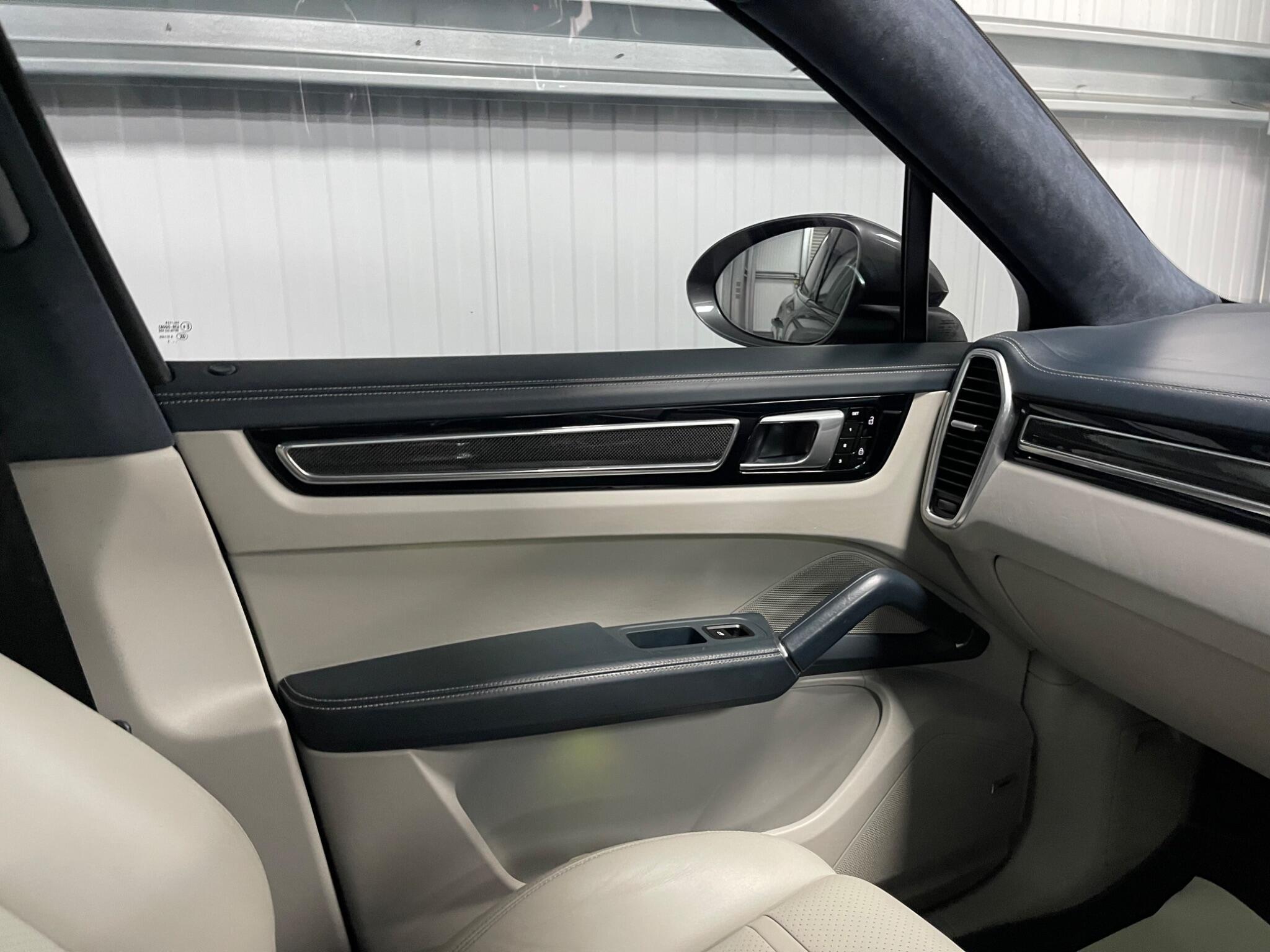 Porsche Cayenne view 48