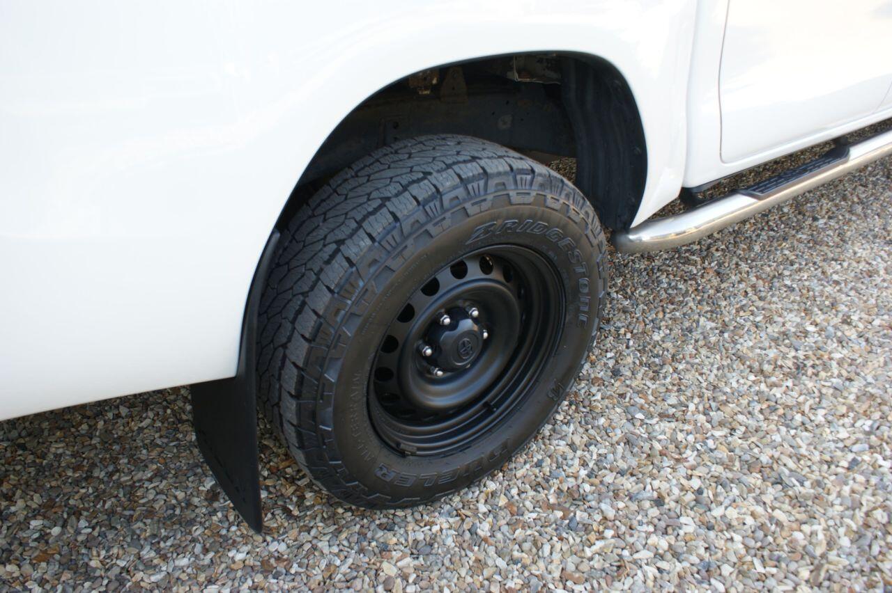 Toyota Hilux view 17