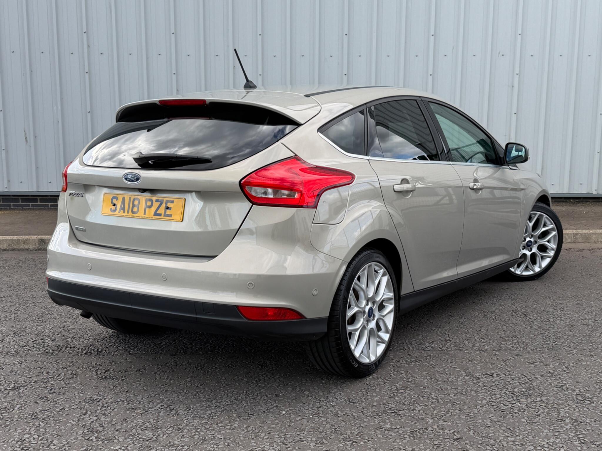 Ford Focus view 4