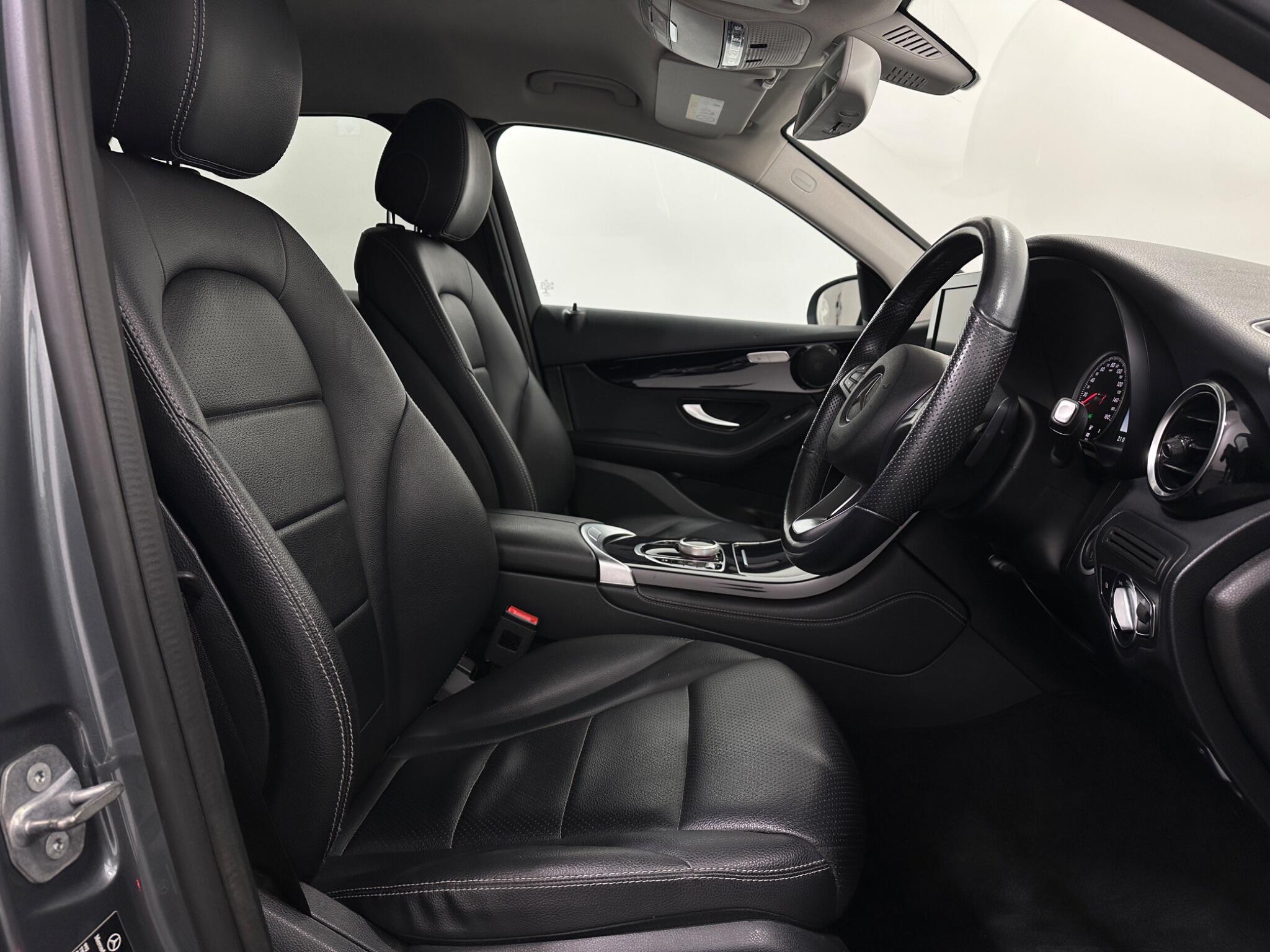 Mercedes-Benz GLC view 32