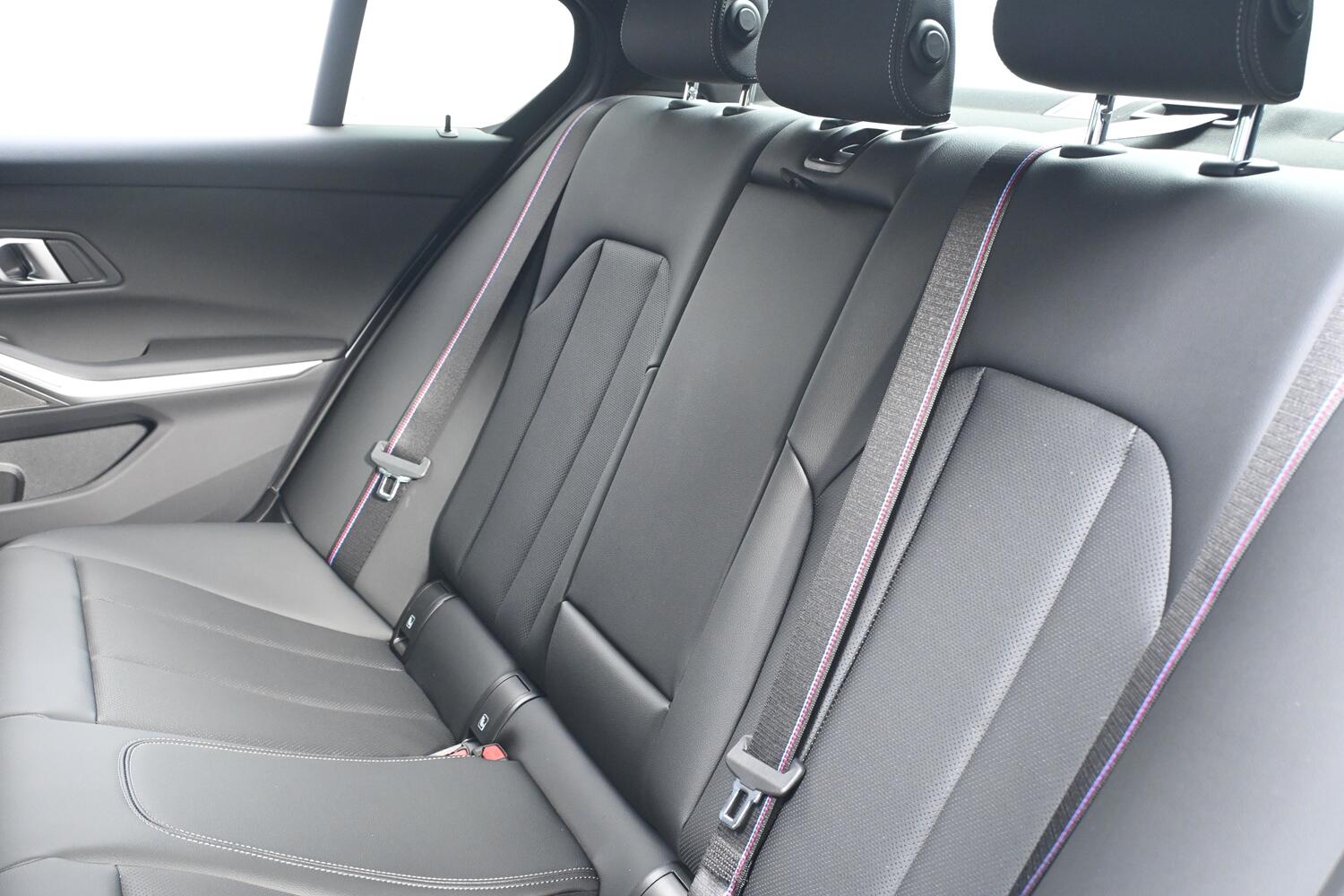 BMW 3 Series view 12