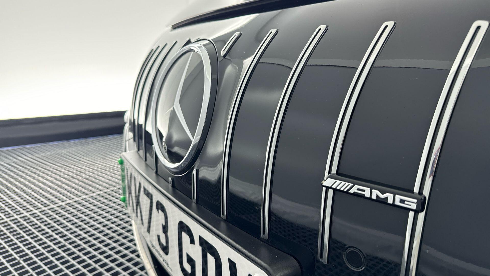 Mercedes-Benz EQE view 32