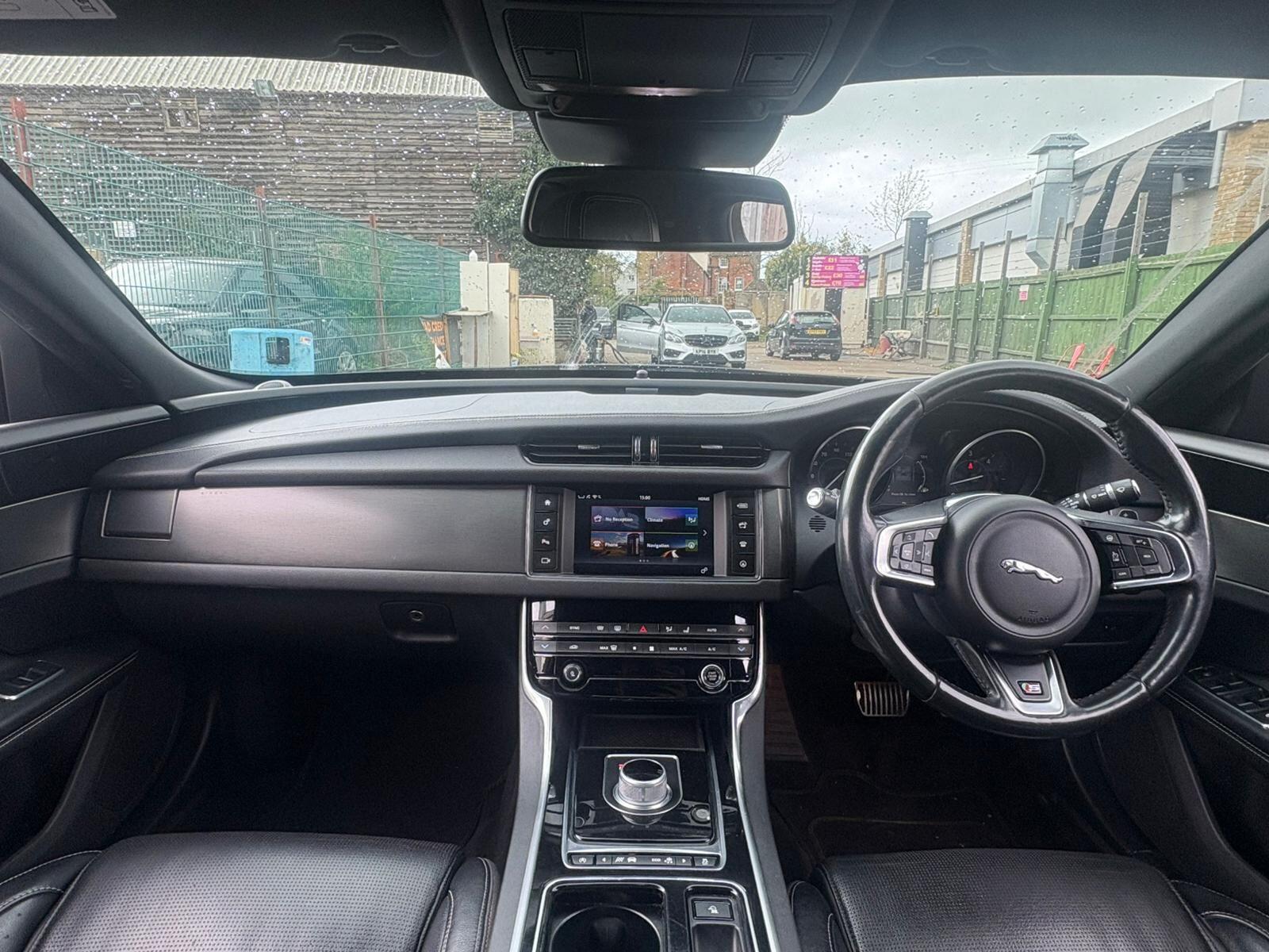 Jaguar XF view 10