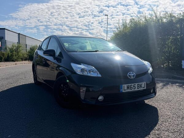 Black 2015 Toyota Prius Hatchback Front-wheel drive Automatic