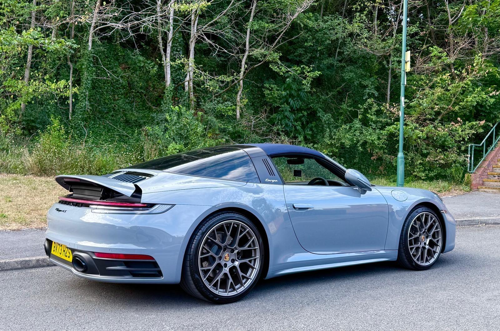 Porsche 911 view 40