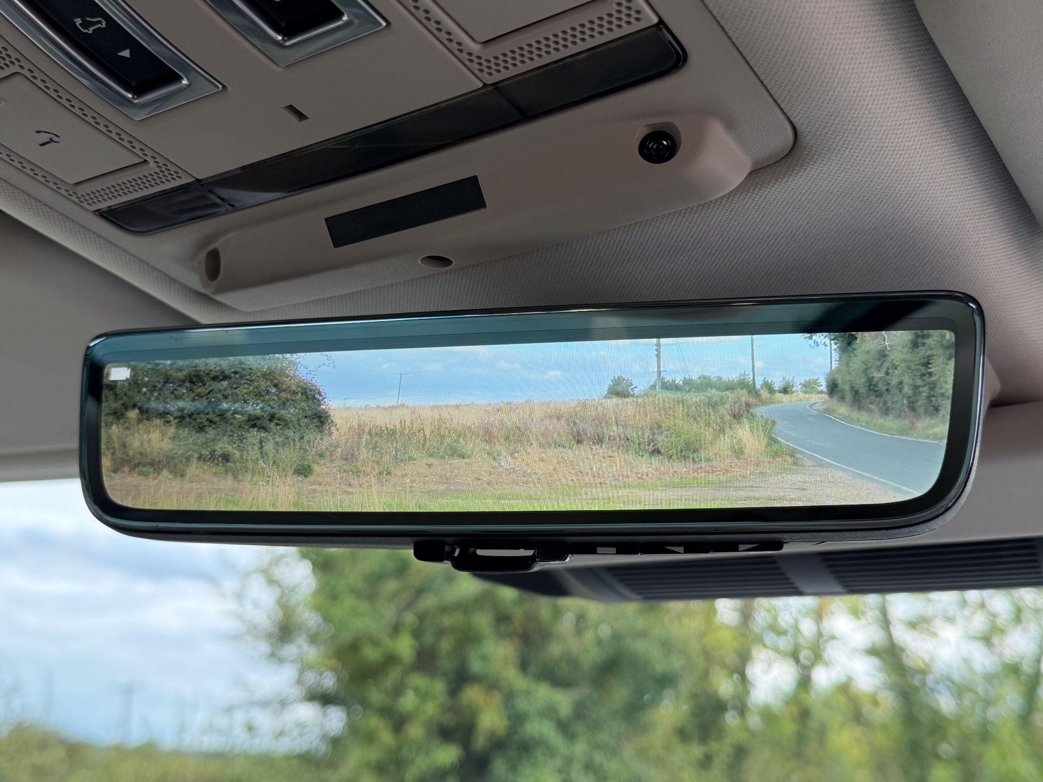Land Rover Defender 110 view 35