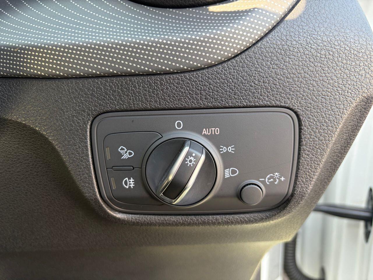 Audi SQ2 view 33