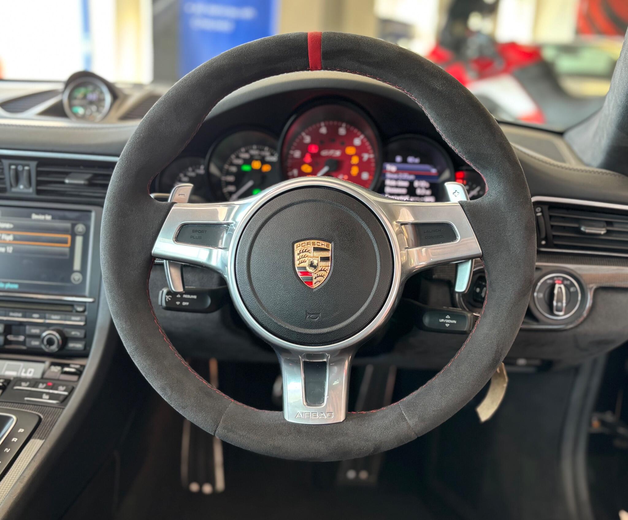 Porsche 911 view 31