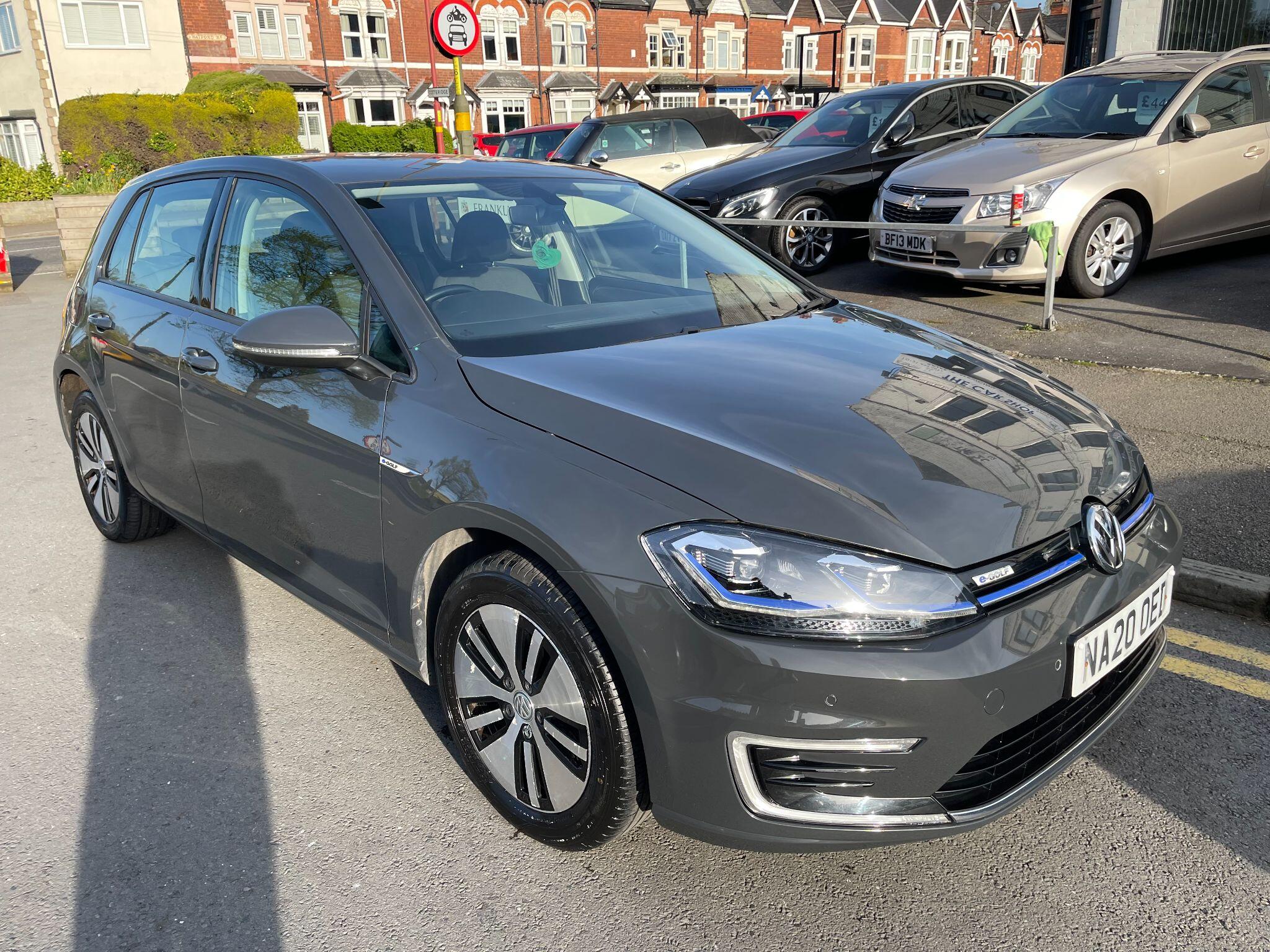 Volkswagen E-Golf view 4