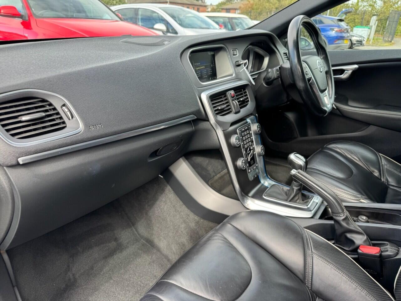 Volvo V40 view 2