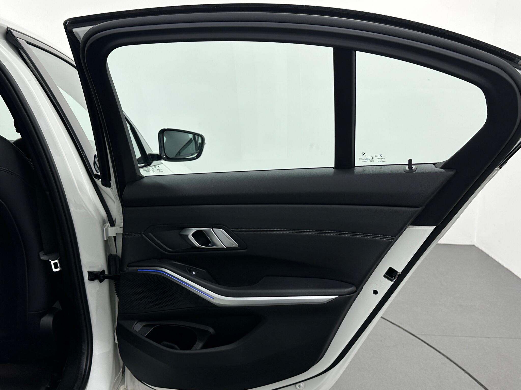 BMW 3 Series view 46