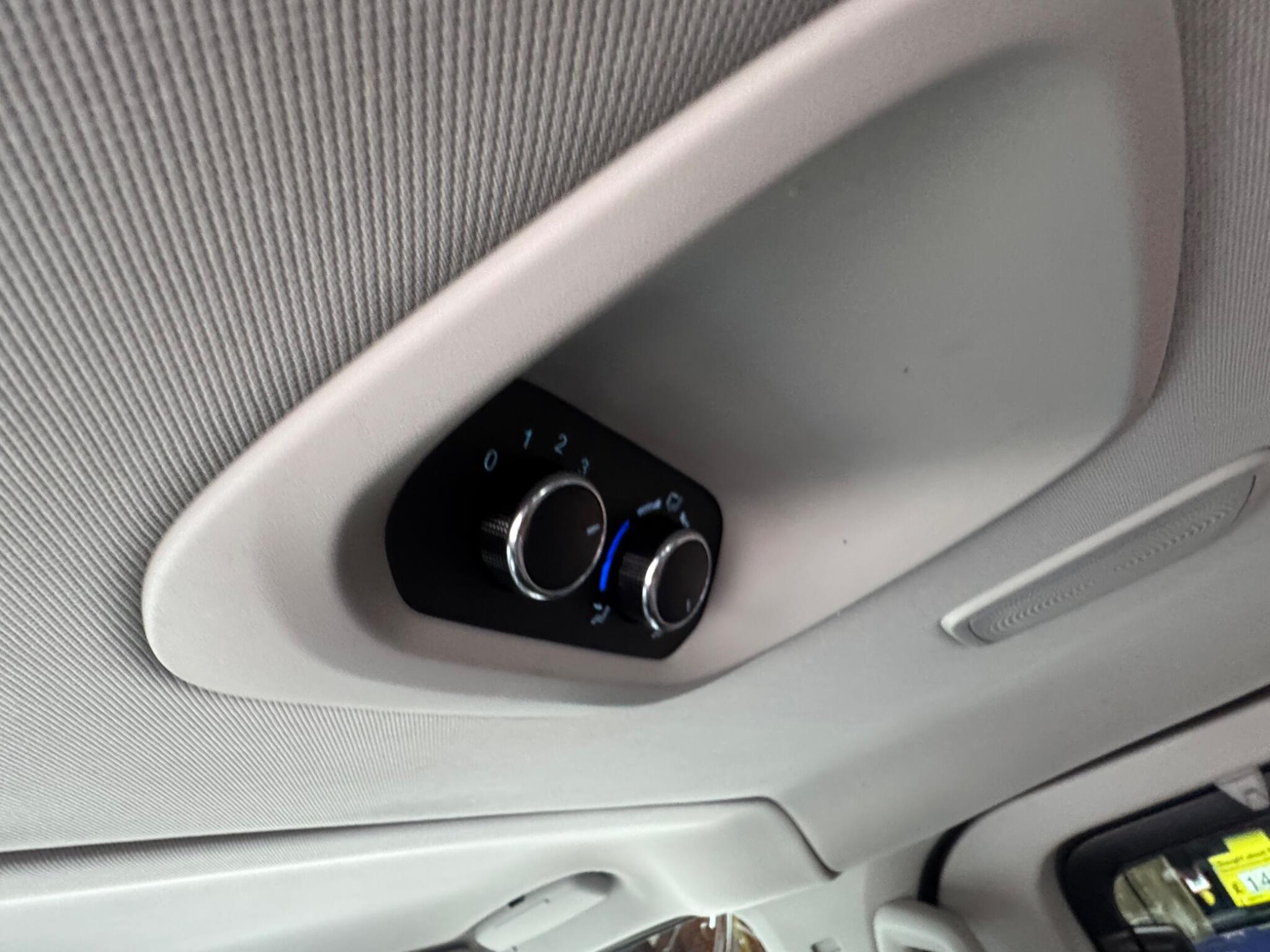 Ford Tourneo Custom view 12